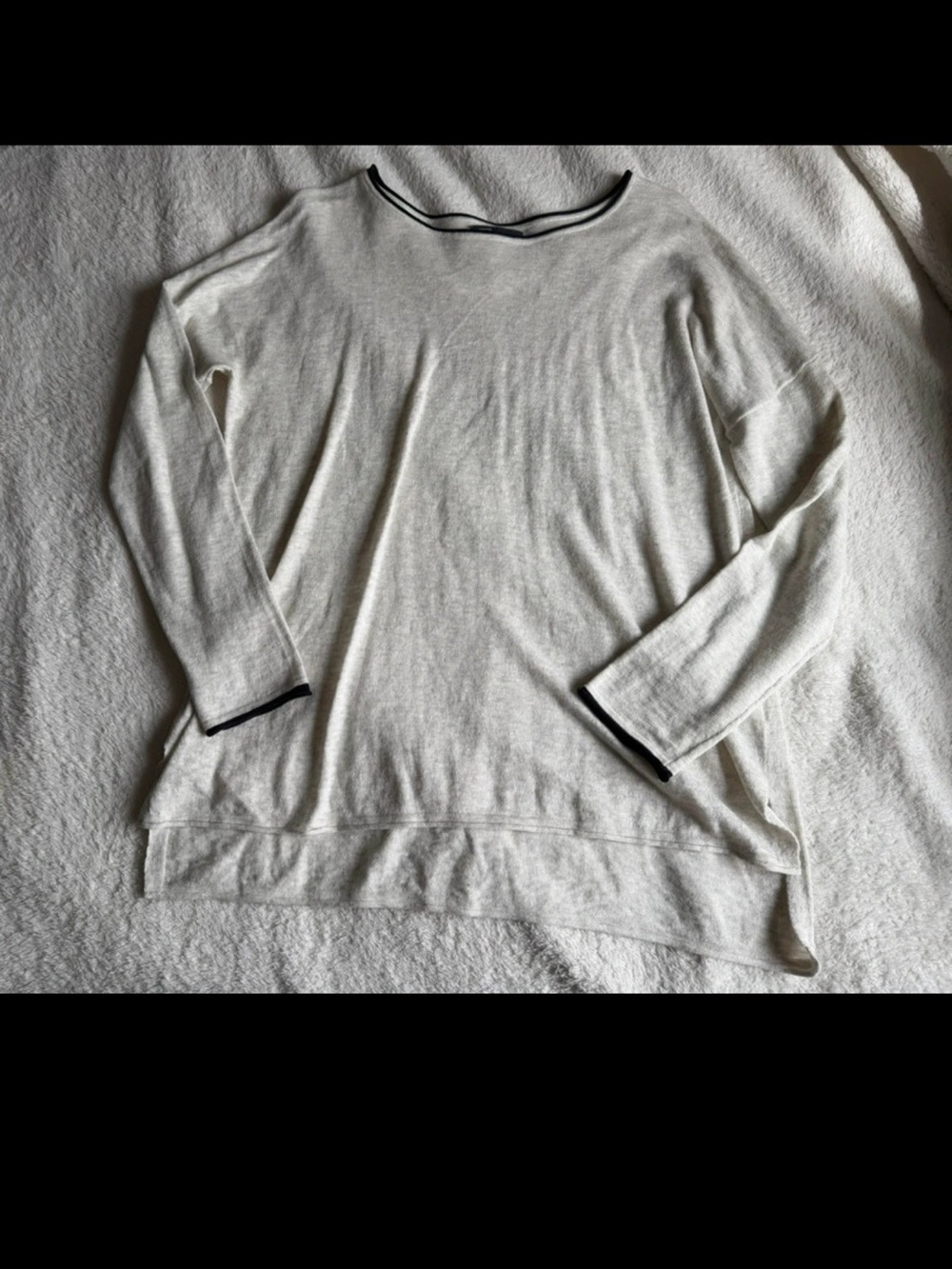 Vince Light Cream Long-Sleeve Knit Sweater with Contrast Trim